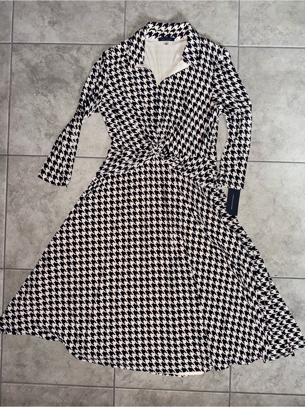 Tommy Hilfiger Black & White Houndstooth Twist-Waist Long Sleeve Dress